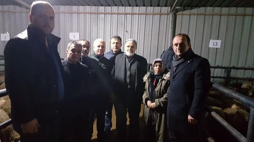 Biga&rsquo;da Gen&ccedil; &Ccedil;ift&ccedil;ilere Koyun Dağıtıldı