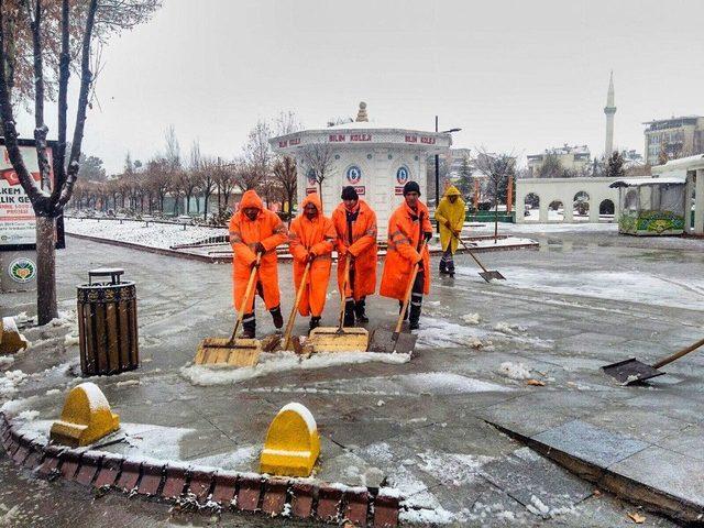 Malatya’da Kar Yağışı 300’e Yakın Mahalle Yolunu Ulaşıma Kapadı