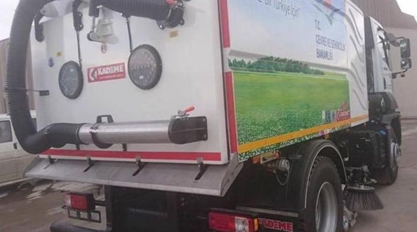 Ak&ccedil;akoca&rsquo;da Yeni &Ccedil;&ouml;p Kamyonu Hizmete Girdi