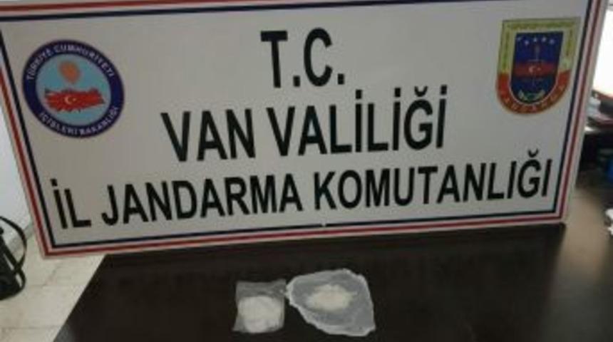 Ş&uuml;phelinin Karnında Ve Bacak Arasında Sakladığı Uyuşturucu Ele Ge&ccedil;irildi