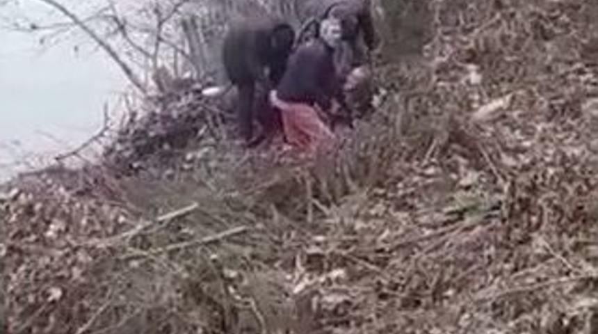 K&ouml;pr&uuml;den Irmağa Atladı, Vatandaşlar Kurtardı