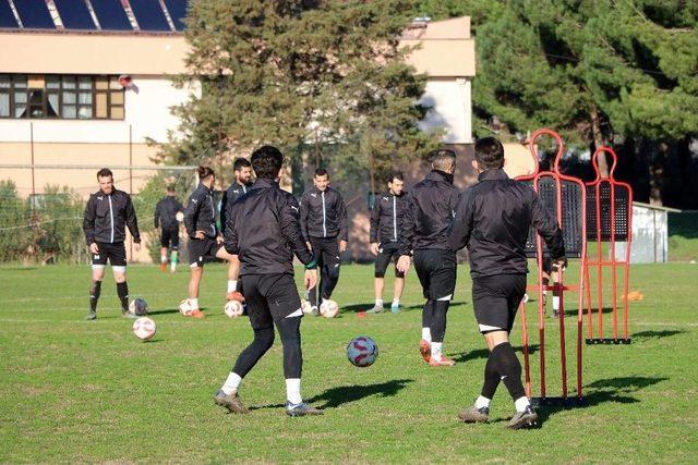 Sakaryasporlu Futbolcular Karşıyaka Maçına Hazırlanıyor