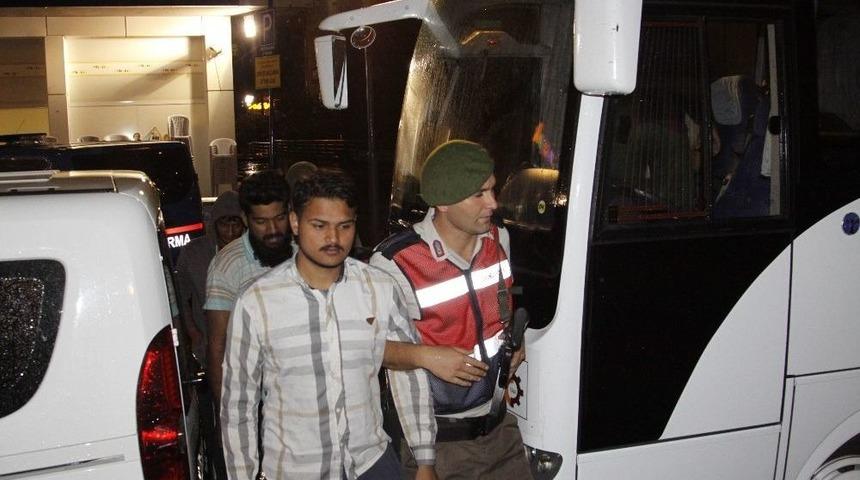 &Ccedil;ankırı&rsquo;da Yabancı Uyruklu 80 Kişi Yakalandı