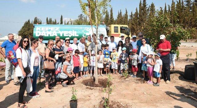 Kepez Belediyesi’nden Dokuma Botanik’e Barış Fidanı