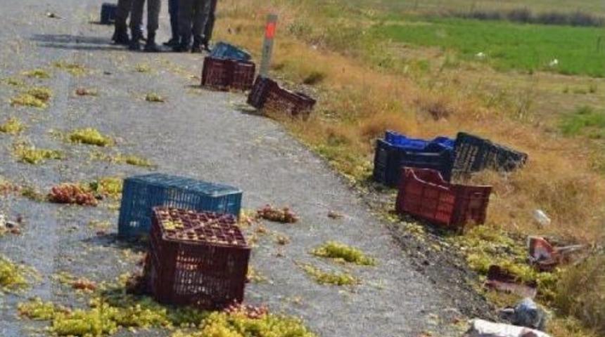 Tarım Iş&ccedil;ilerini Taşıyan Kamyonet Devrildi: 1 &Ouml;l&uuml;, 6 Yaralı