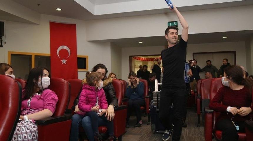 Hasta &Ccedil;ocuklara Masal Terapisi