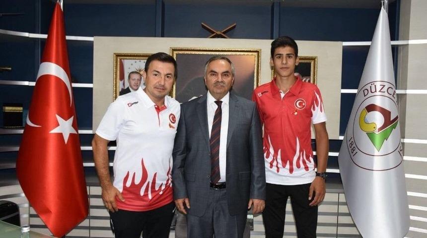 Başkan Ay, Rafting Şampiyonlarını Tebrik Etti