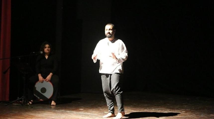 Mardin&rsquo;de M&uuml;zikli Anlatı Oyunu İlgiyle İzlendi