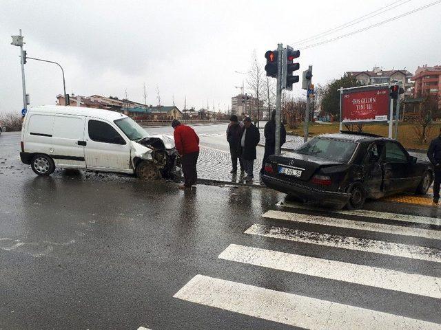 Başkent’te Trafik Kazası: 2 Yaralı