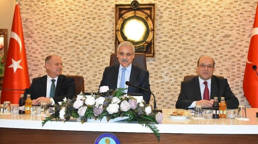 Vali G&uuml;ven&ccedil;er&rsquo;den Yılın İlk Muhtarlar Toplantısı
