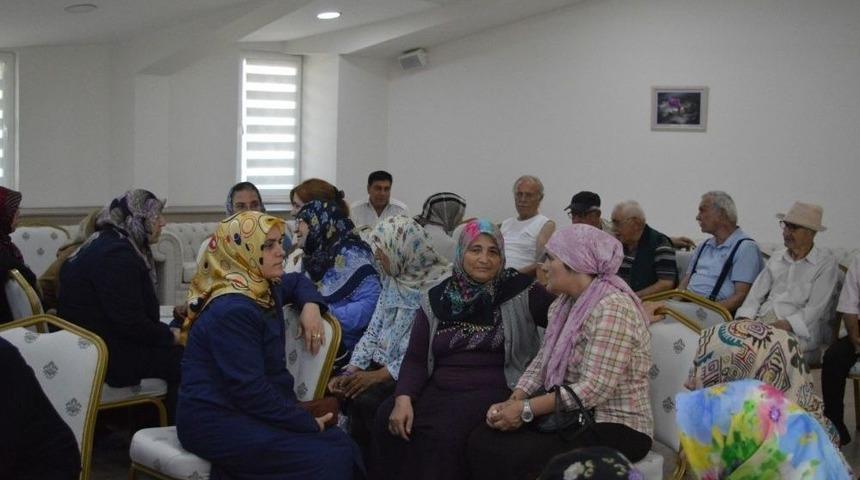 Kadınlar Kulübünden Huzur Evine Ziyaret