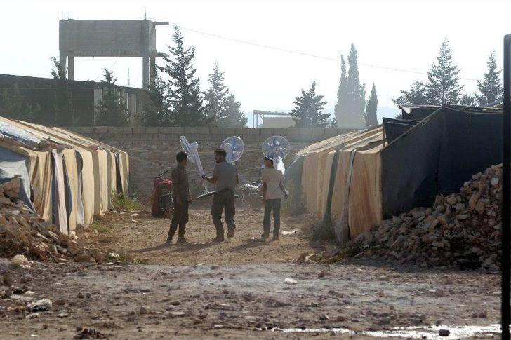 Esad’ın Bombalarından Kaçan Doğu Gutalı Ailelere Vantilatör Dağıtıldı G3