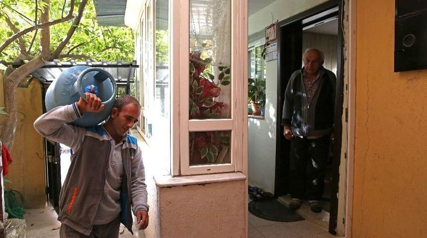 Buca&rsquo;da Ocaklar S&ouml;nm&uuml;yor, Tencereler Kaynıyor