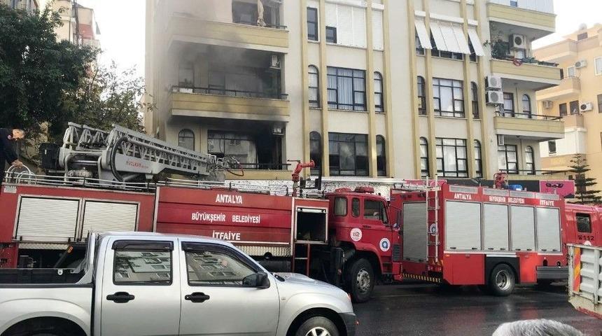 Alanya&rsquo;da Ev Yangını Korkuttu