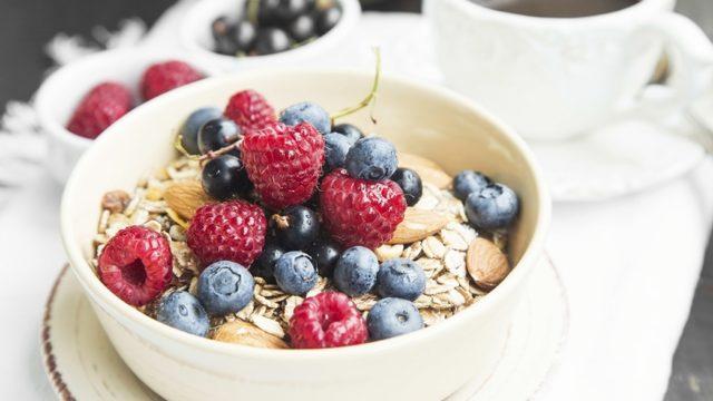 Hem Hızlı Hem Sağlıklı Hem De Lezzetli Bir Kahvaltı İsteyenler İçin Yulaflı Kahvaltı Tarifleri