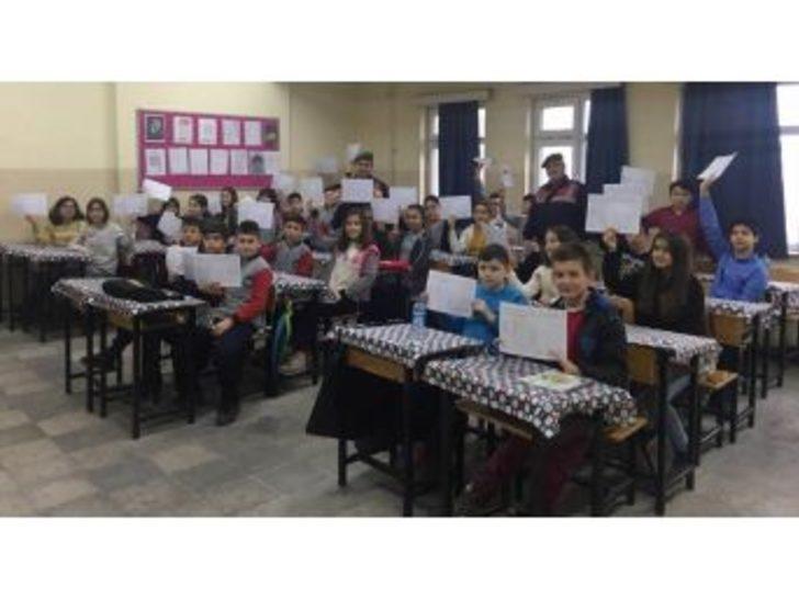 Çaycuma’da, Jandarma Öğrencilere Karne Dağıttı