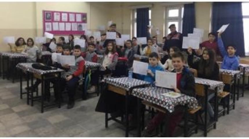 &Ccedil;aycuma&rsquo;da, Jandarma &Ouml;ğrencilere Karne Dağıttı