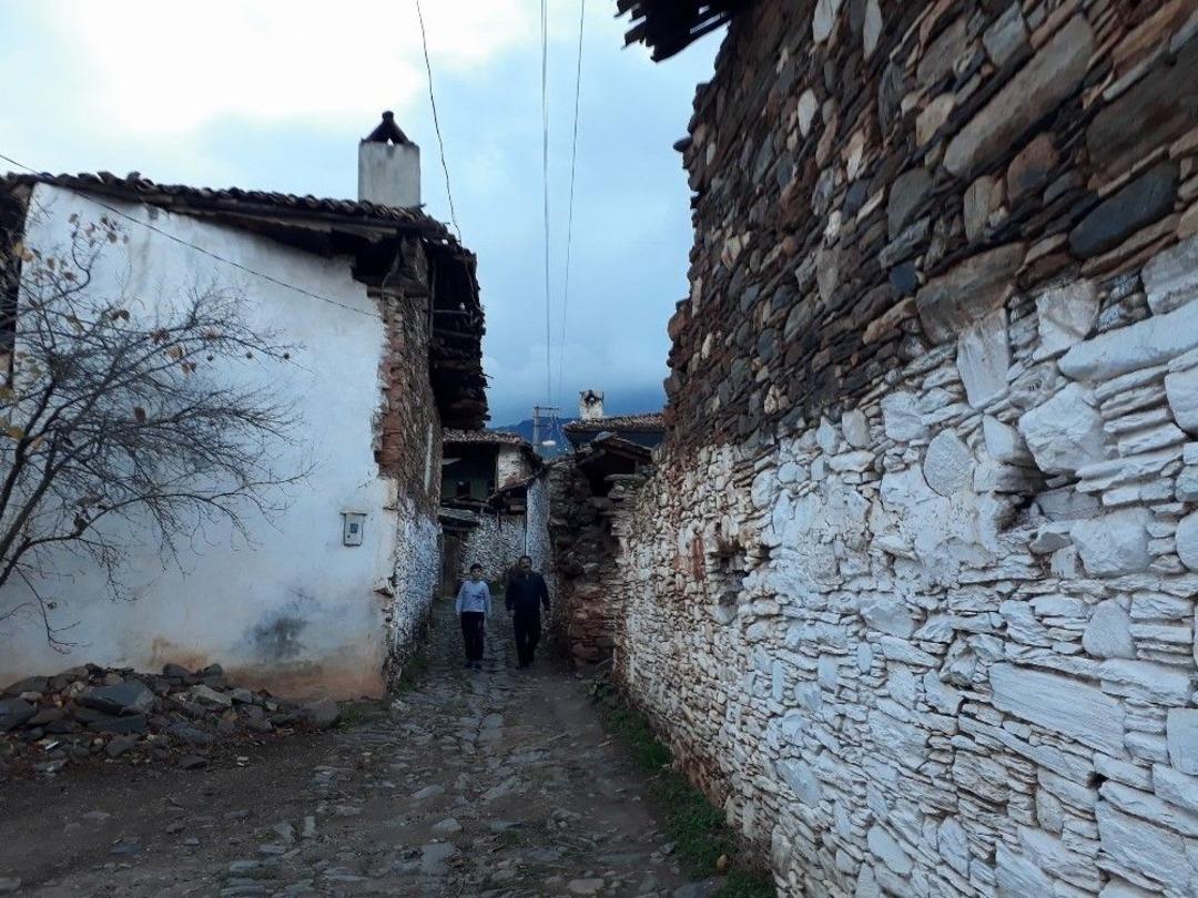 Tarihi Sokakta Can Korkusuyla Yaşıyorlar