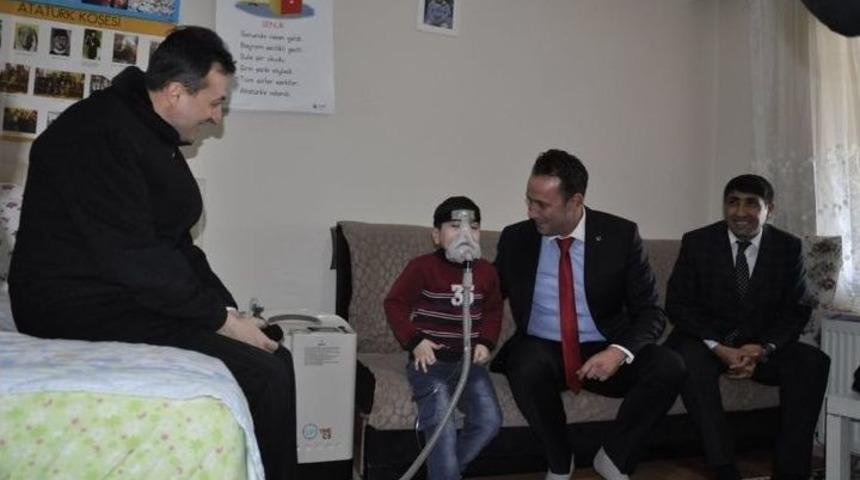 Hasta &Ouml;ğrenciye Karnesi Evinde Verildi