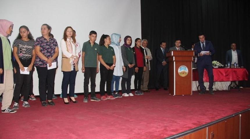 İncesu Belediye Başkanı Zekeriya Karayol Gen&ccedil; Sporcuları &Ouml;d&uuml;llendirdi