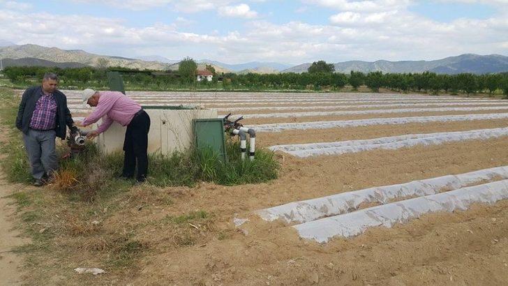 Çiftçiler Tarım Arazilerini Kanalizasyon Sularının Da Karıştığı Dere Yataklarından Suluyor G4