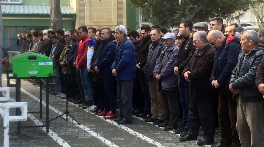 Parkta &Ouml;ld&uuml;r&uuml;len Gen&ccedil; Kız Son Yolculuğuna Uğurlandı