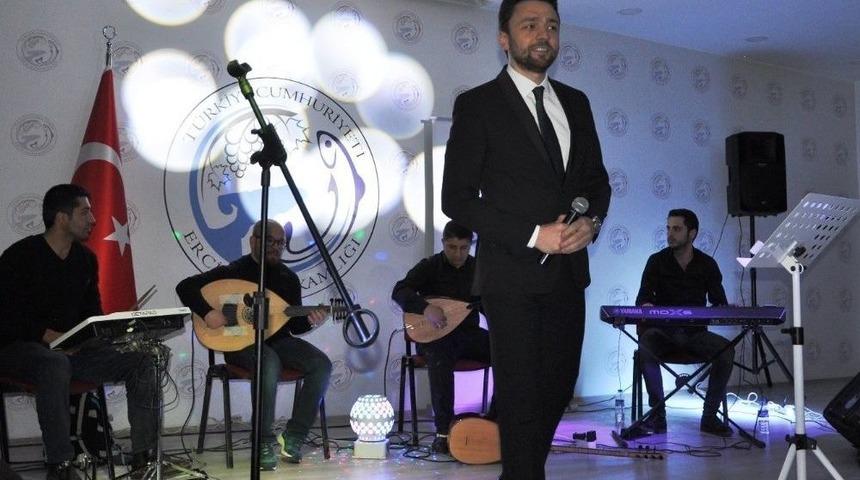 Kitap Getirene Konser Bedava