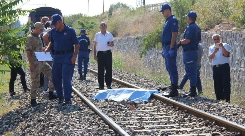 Trenin Çarptığı Yaşlı Adam Feci Şekilde Can Verdi