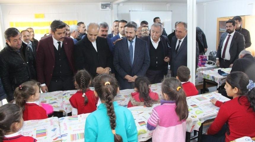 Tbmm Başkan Vekili Aydın Depremzede &Ouml;ğrencilere Karne Dağıttı