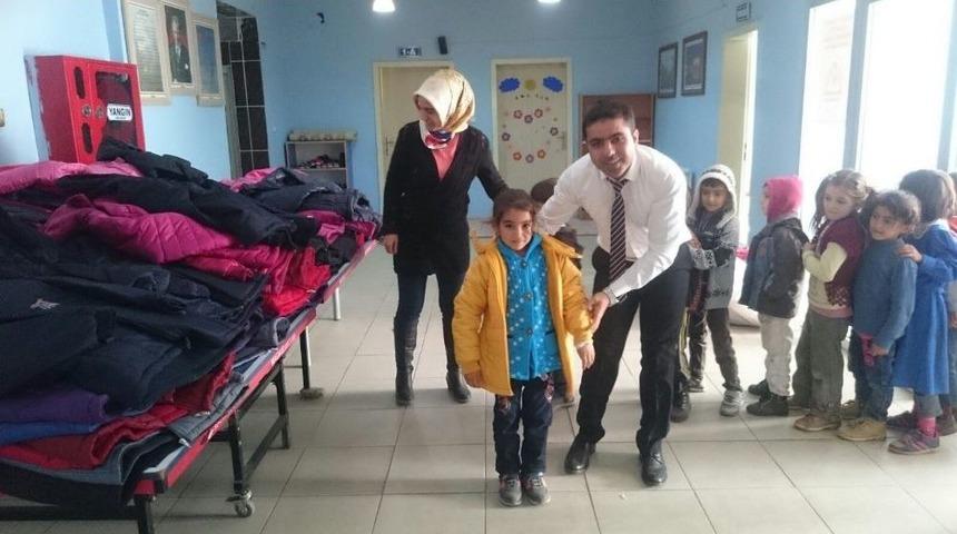 M&uuml;d&uuml;r Yardımcısının &Ccedil;abası &Ouml;ğrencilerin Y&uuml;z&uuml;n&uuml; G&uuml;ld&uuml;rd&uuml;