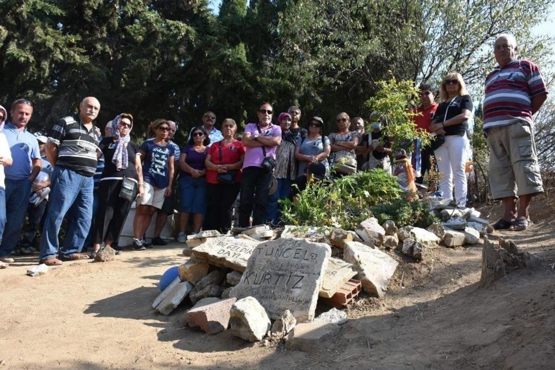 Tuncel Kurtiz Edremit&rsquo;te Mezarı Başında Anıldı
