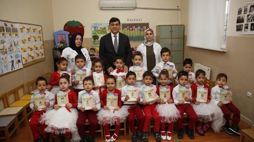 Minikler Karnelerini Fadıloğlu&rsquo;nun Elinden Aldı