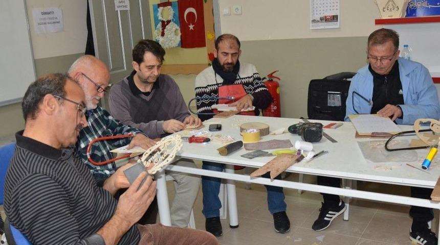 Ahşabı Sanata D&ouml;n&uuml;şt&uuml;r&uuml;yorlar