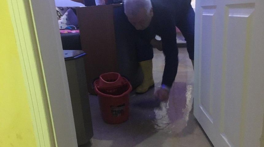 Başkent&rsquo;te Bir Evi Su Bastı