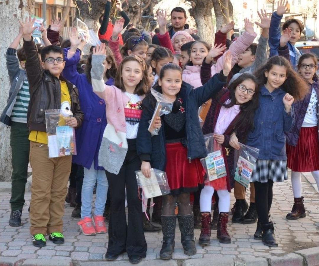 Turgutlu&rsquo;da Ağa&ccedil;lar Kitap A&ccedil;tı