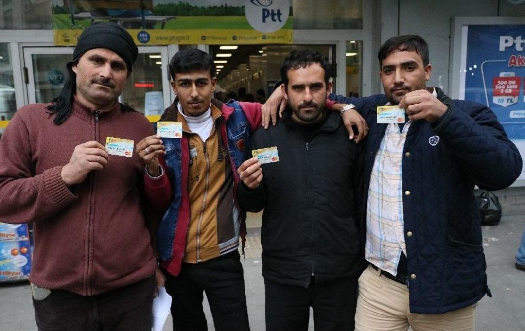 Suriyelilerin 100 Lira İzdihamı