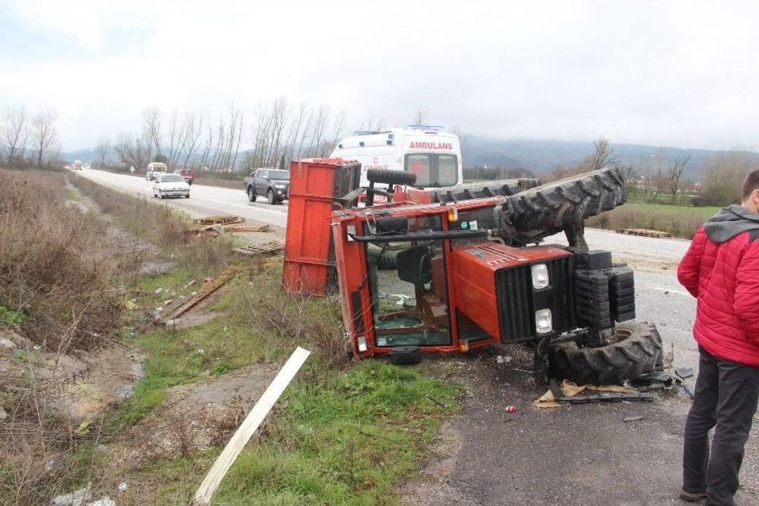 &Ccedil;anakkale&rsquo;de Trafik Kazası: 8 Yaralı