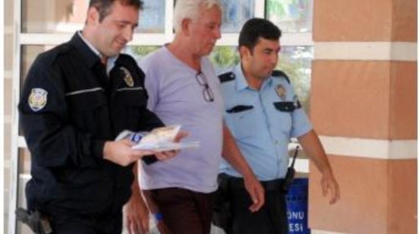 Sahte Altınla Dolandırıcılıktan Serbest Kaldı