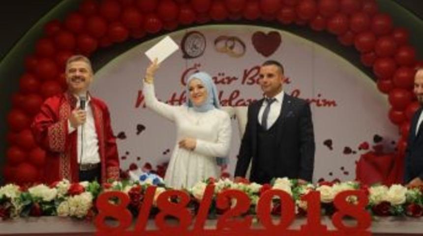 Evlilik İ&ccedil;in Bu Tarihi Se&ccedil;enler Nikah Salonlarını Doldurdu
