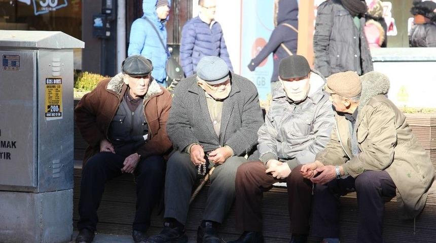 Dün Lapa Lapa Kar, Bugün Yakıcı Güneş