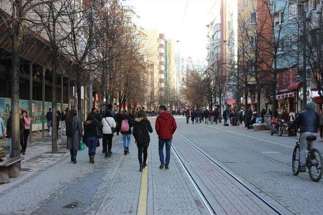 Dün Lapa Lapa Kar, Bugün Yakıcı Güneş