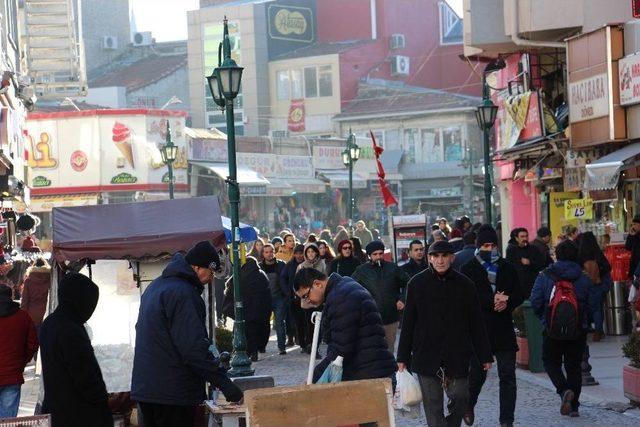 Dün Lapa Lapa Kar, Bugün Yakıcı Güneş