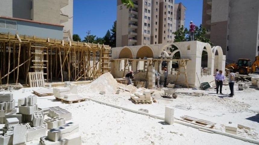 Hacı Abuzer Baba T&uuml;rbesini Yenileniyor