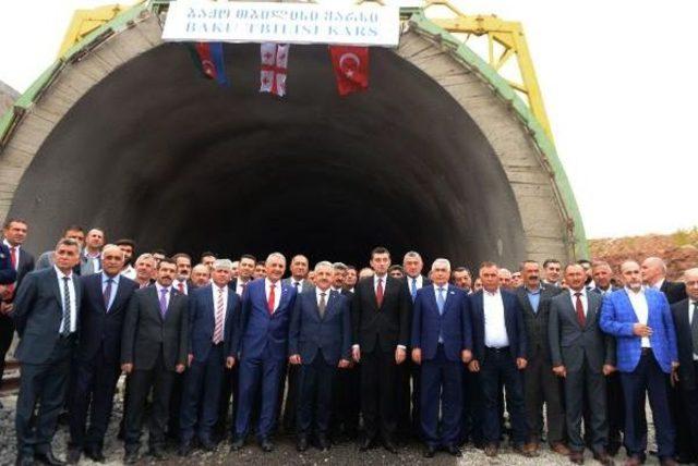 Bakü-Tiflis-Kars Demiryolunda 3 Ülke Bakanları Test Sürüşüne Katıldı