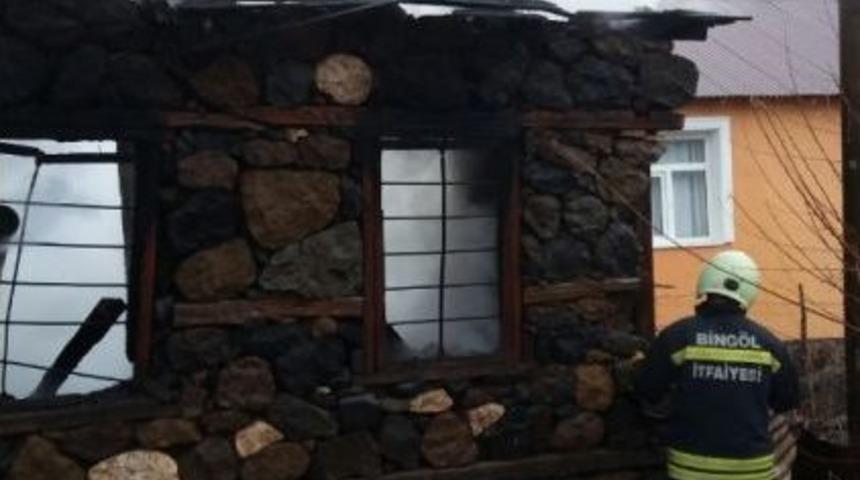 Bing&ouml;l&rsquo;de Ev Yangını