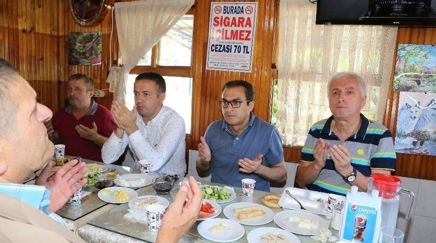 &Ccedil;ayeli Belediye Başkanı Dr. Atilla Esmen, Sanayi Sitesi Esnafı İle Kahvaltıda Buluştu