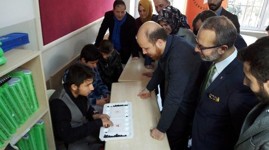 Bilal Erdoğan, Görme Engelli Öğrencilere Karnelerini Dağıttı