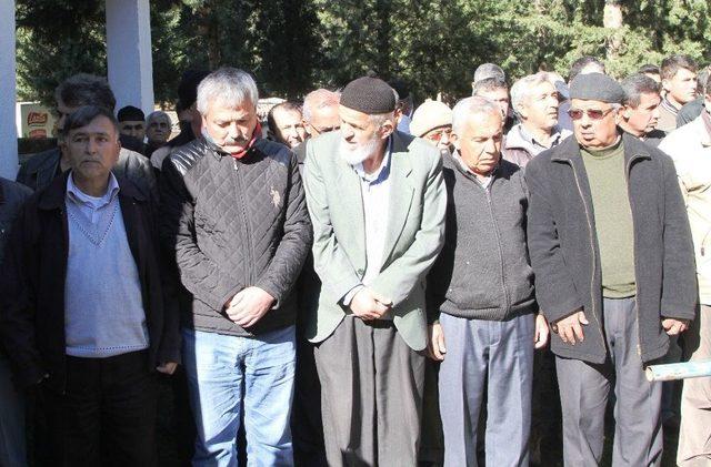 Cenazesine Katıldığı Kayınbabasına Hakkını Helal Etmedi 1