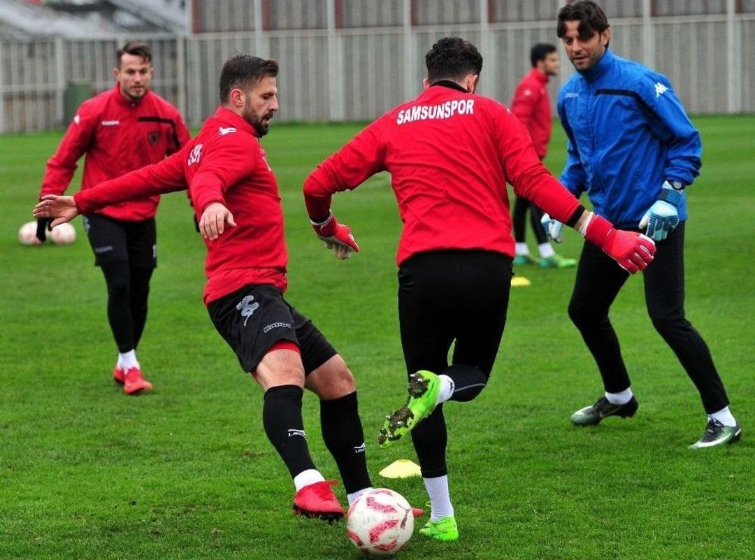 Samsunspor&rsquo;da Alacakları &Ouml;denmeyen Ayite Ve Samed Antrenmana &Ccedil;ıkmadı