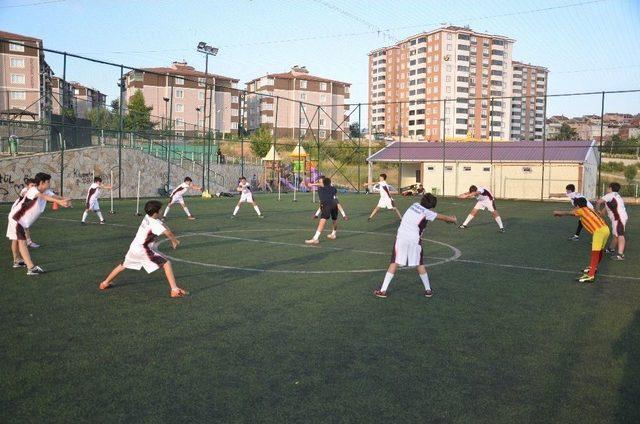 Bilecik Belediyesi Geleceğin Futbolcu Ve Basketbolcularını Yetiştiriyor